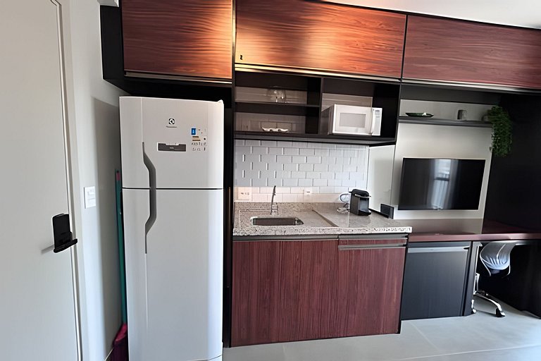 Studio 14º andar em frente ao metrô Brooklin