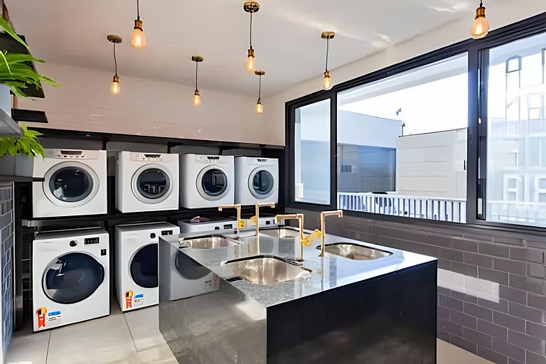 Studio 14º andar em frente ao metrô Brooklin