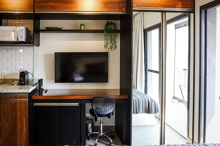 Studio 14º andar em frente ao metrô Brooklin