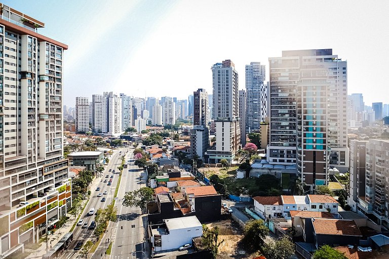 Studio 14º andar em frente ao metrô Brooklin