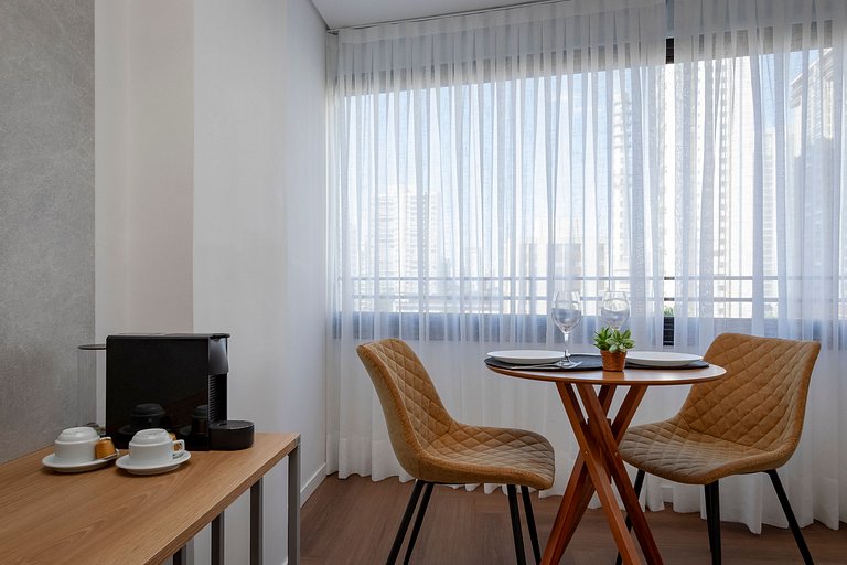 Studio Charmoso com Piscina Rooftop