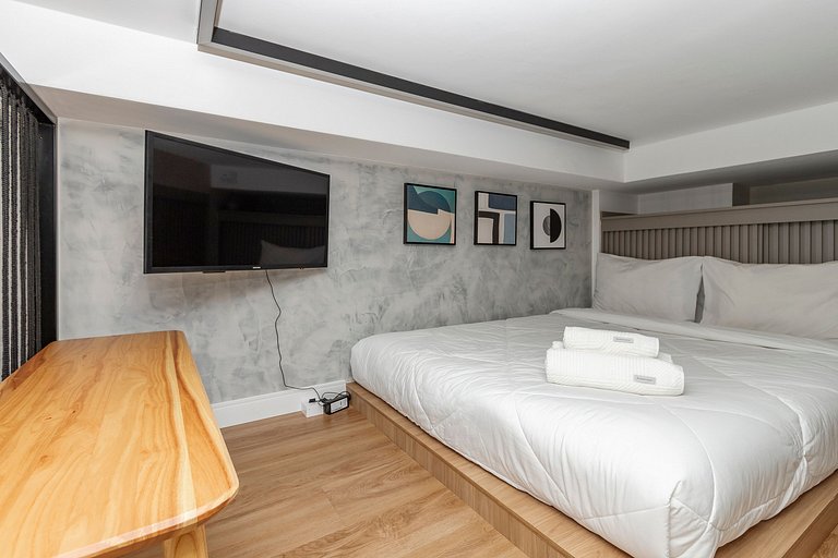 Belo Studio c/ mezanino em Moema | Piscina Rooftop