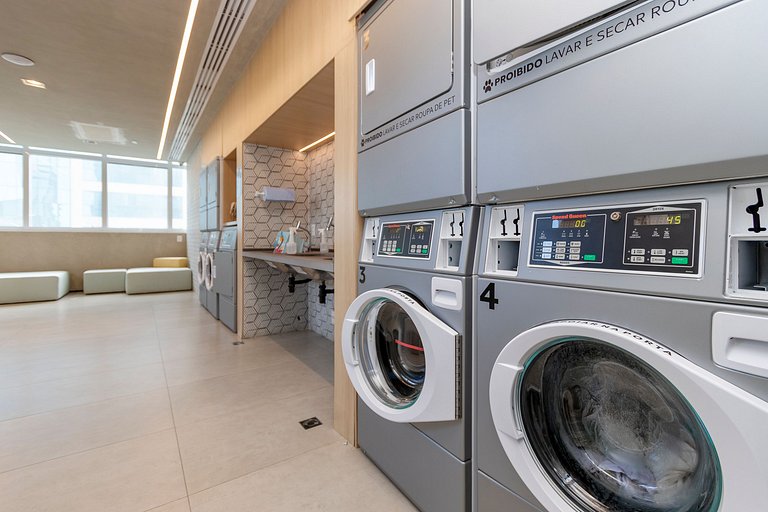 Belo Studio c/ mezanino em Moema | Piscina Rooftop