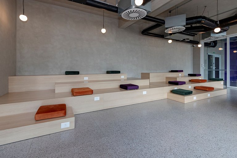 Belo Studio c/ mezanino em Moema | Piscina Rooftop