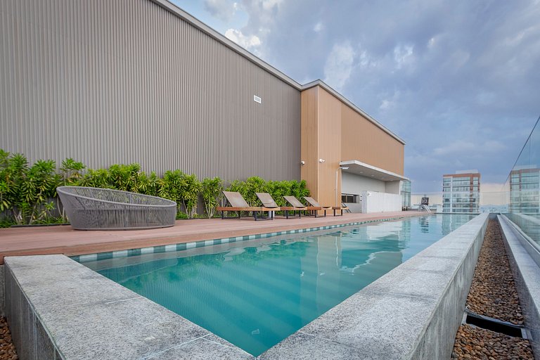 Belo Studio c/ mezanino em Moema | Piscina Rooftop