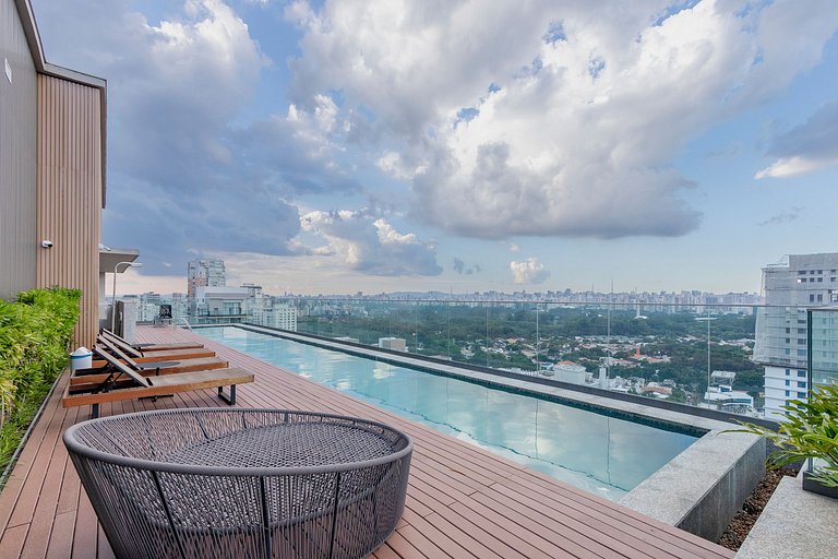 Belo Studio c/ mezanino em Moema | Piscina Rooftop